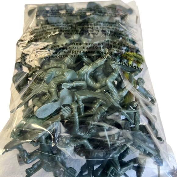 Kids Toys Plastic Green Soldier Men 1" Action Figure - Picture 1 of 4